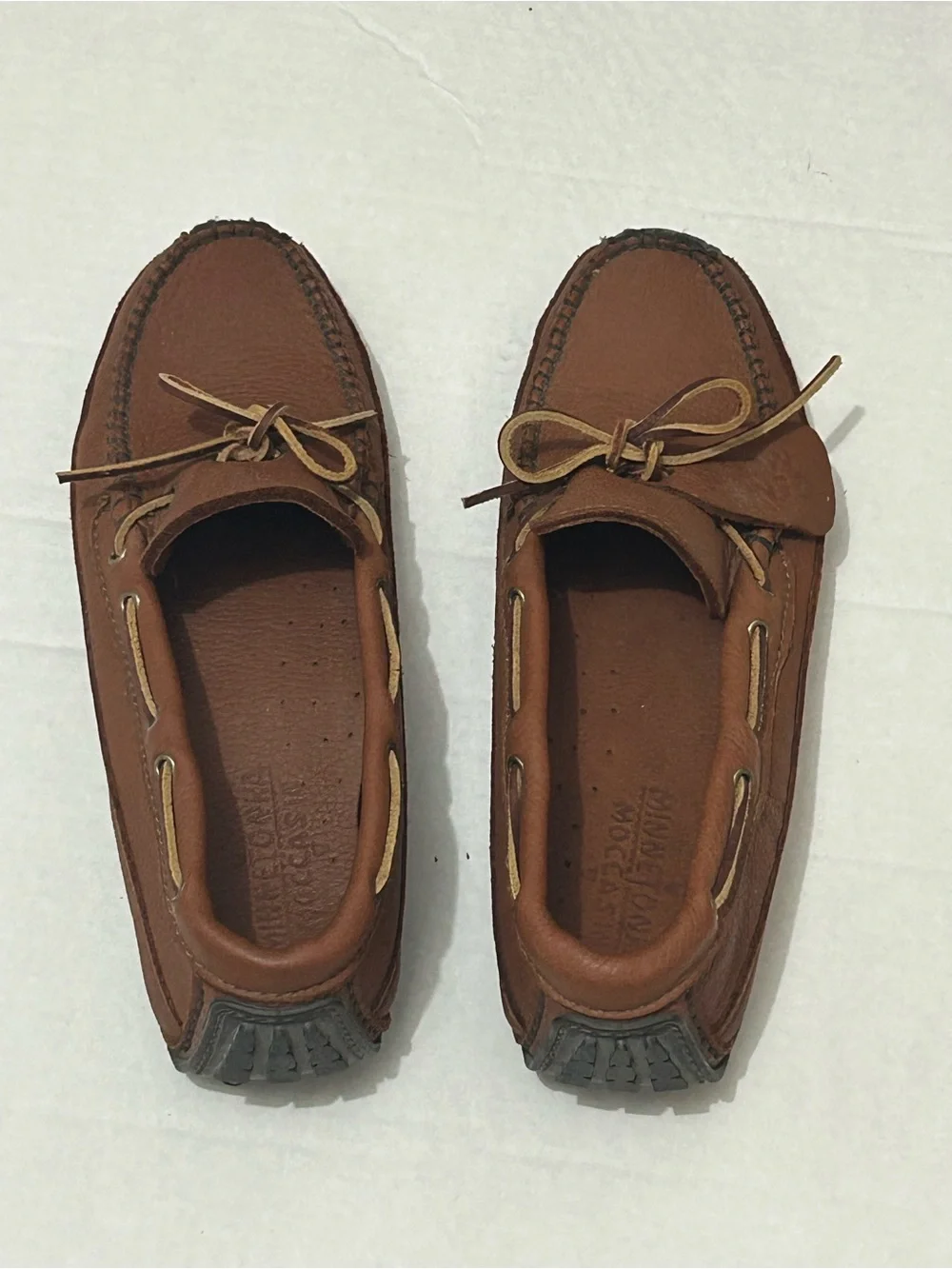 Minnetonka 758 Moosehide Weekender Moccasin Driving Shoe Men, Carmel,Size 11